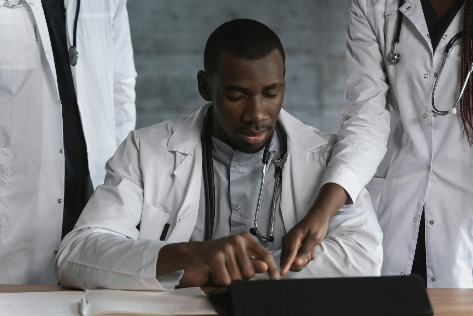 Verified Surgeons investigators reviewing a surgeon's file